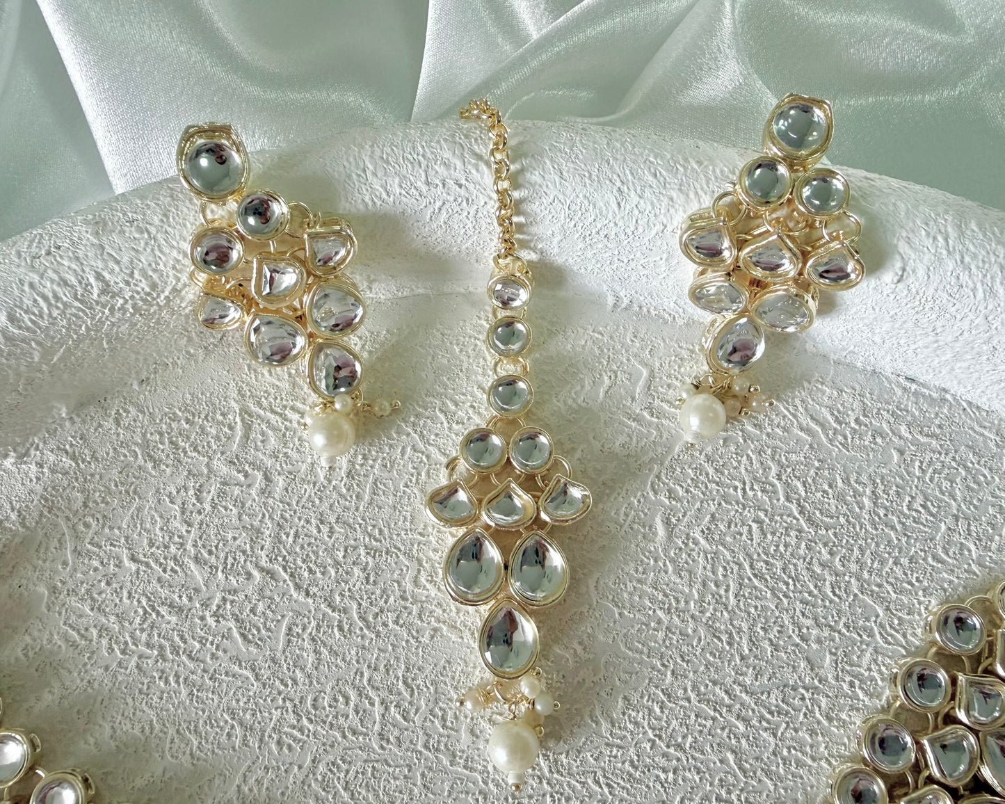 Aisha Necklace Set in White