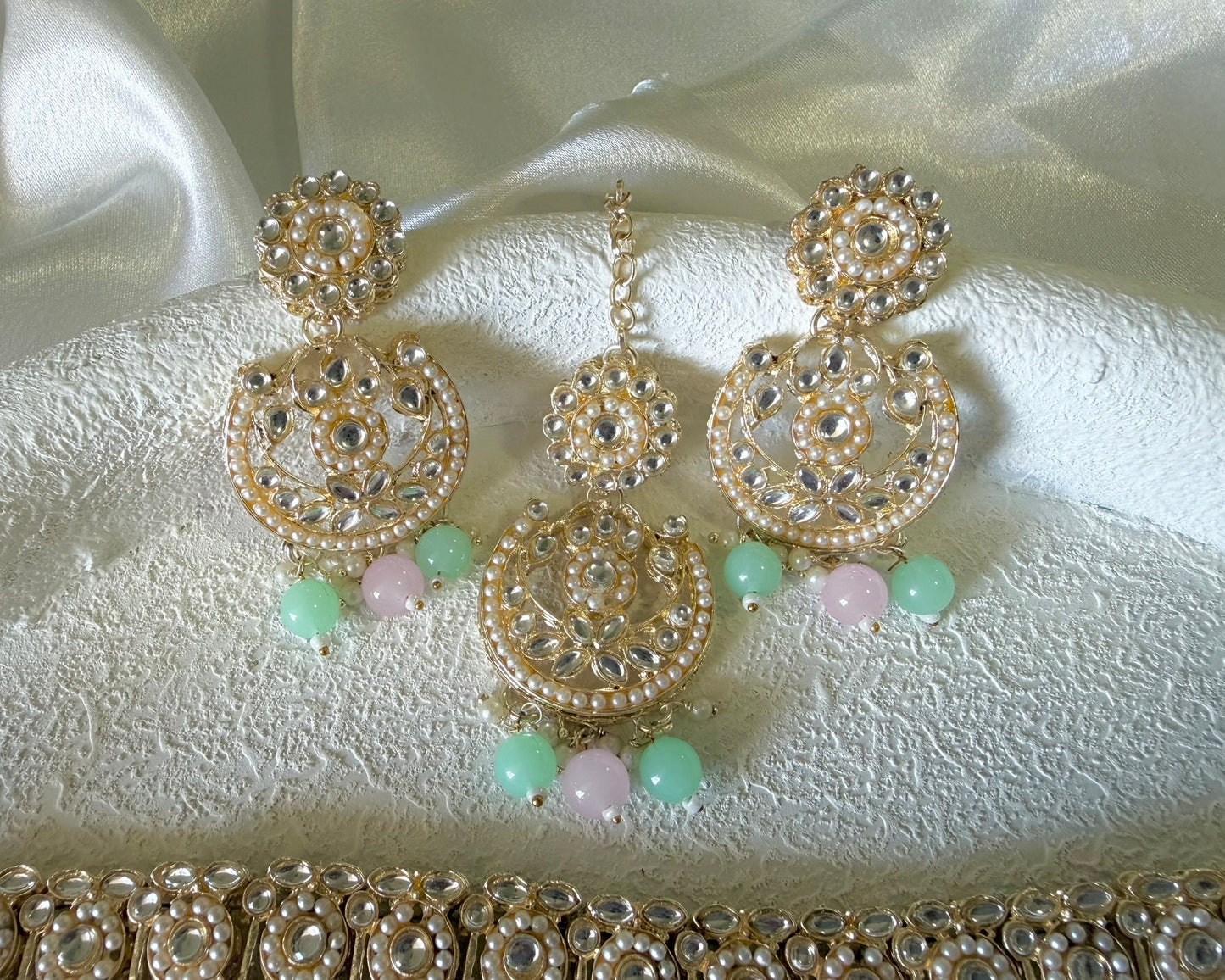 Mina Necklace Set in Pastel Green and Pink