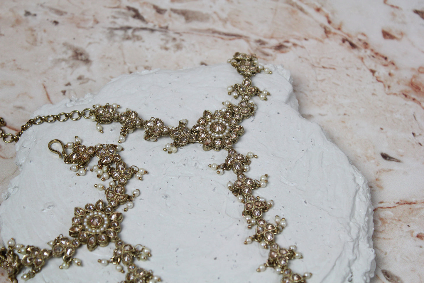 Ekaja Hath Panja (Hand Chains) in Gold