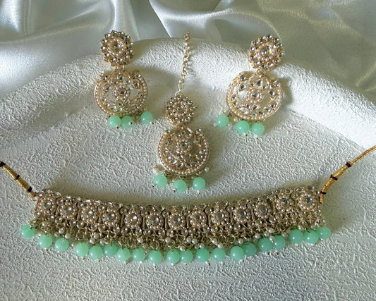 Mina Necklace Set in Pastel Green