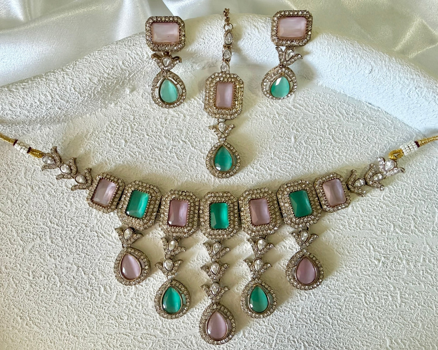 Indrani Necklace Set in Pastel Green & Pink