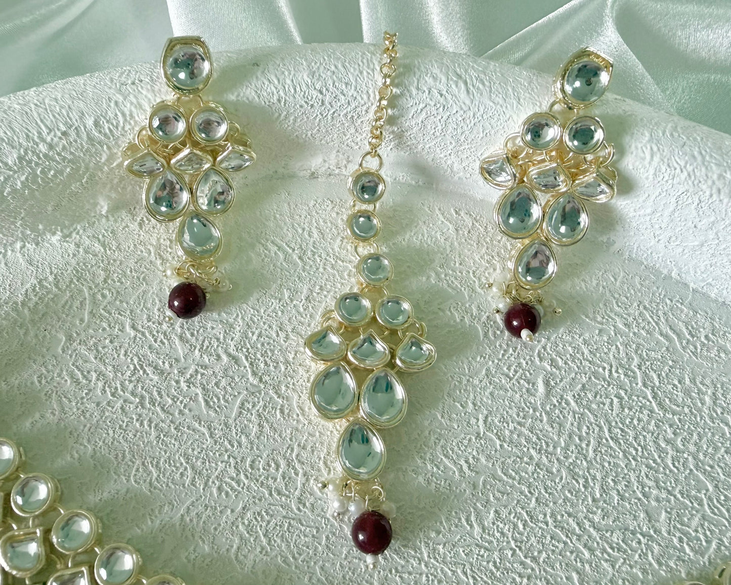 Aisha Necklace Set in Maroon