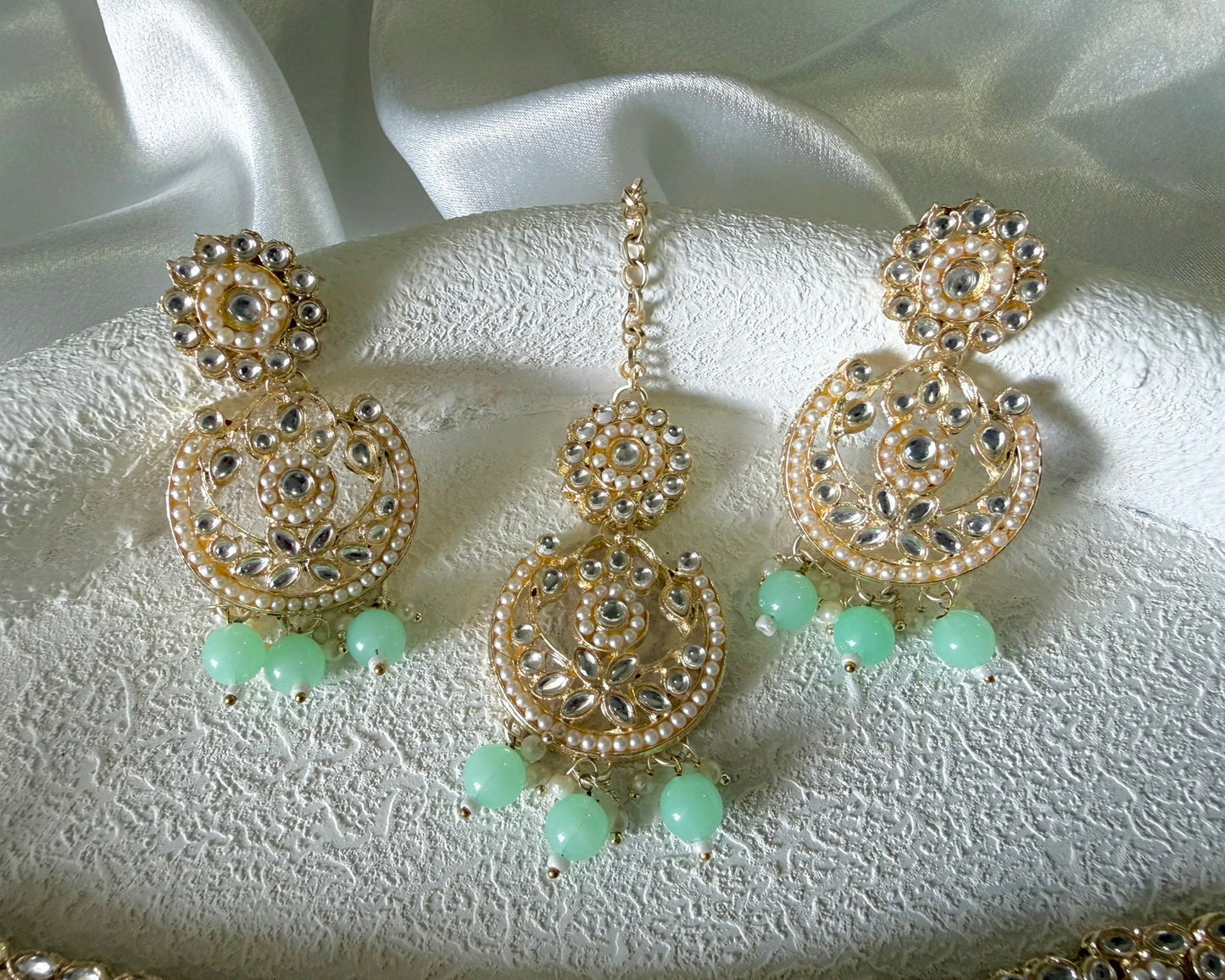 Mina Necklace Set in Pastel Green