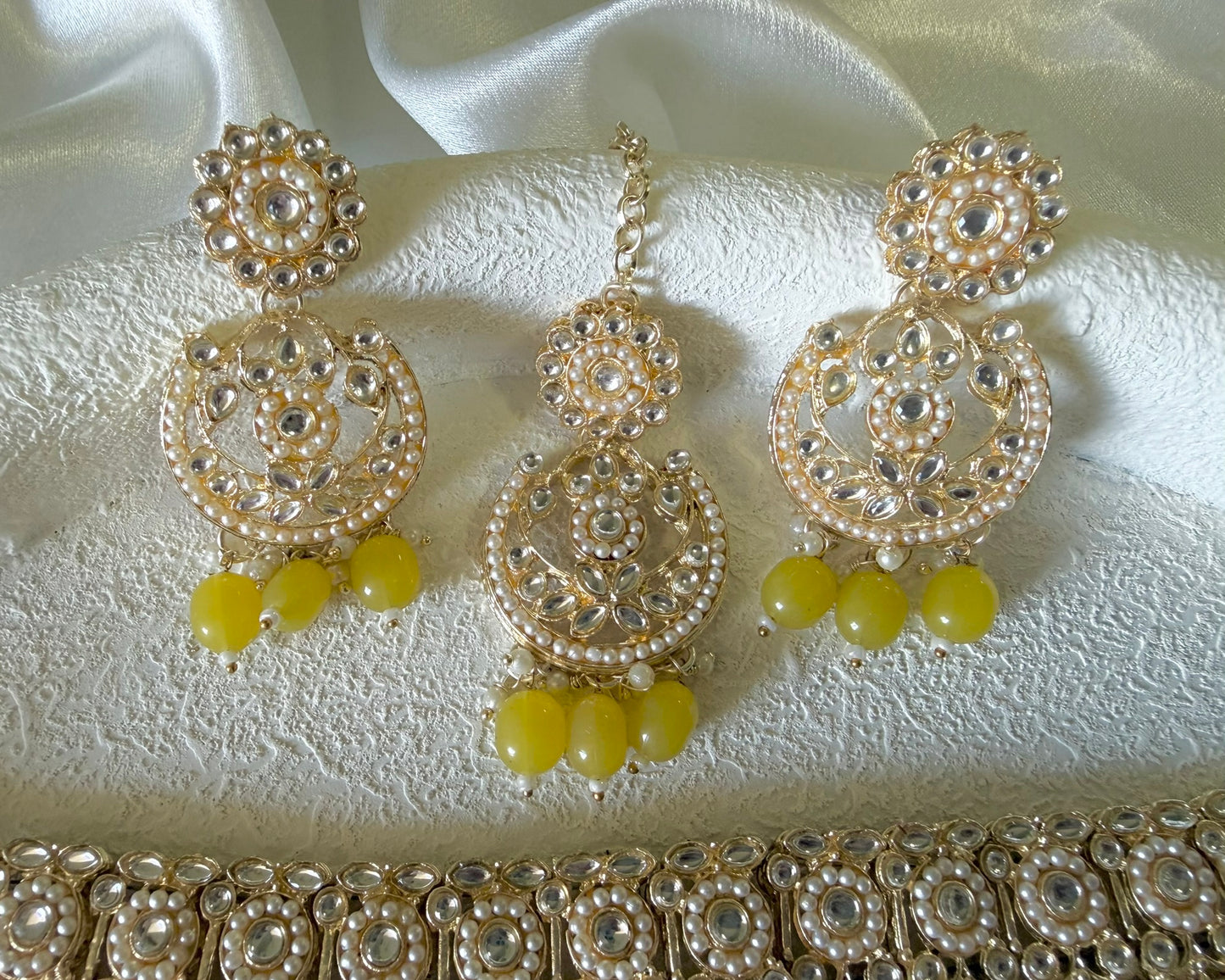 Mina Necklace Set in Yellow