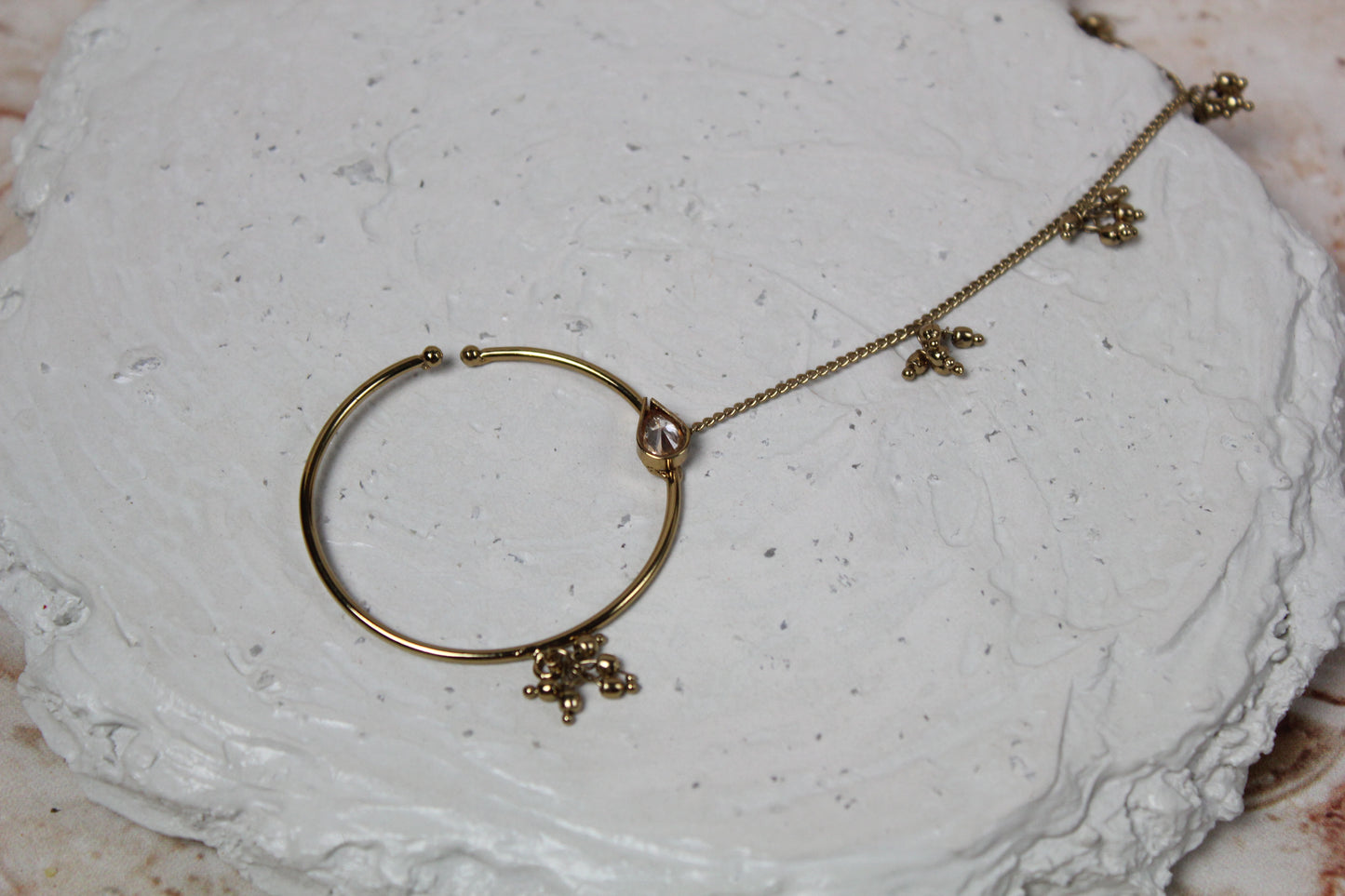 Omika Non-Pierced Nose Ring in Gold