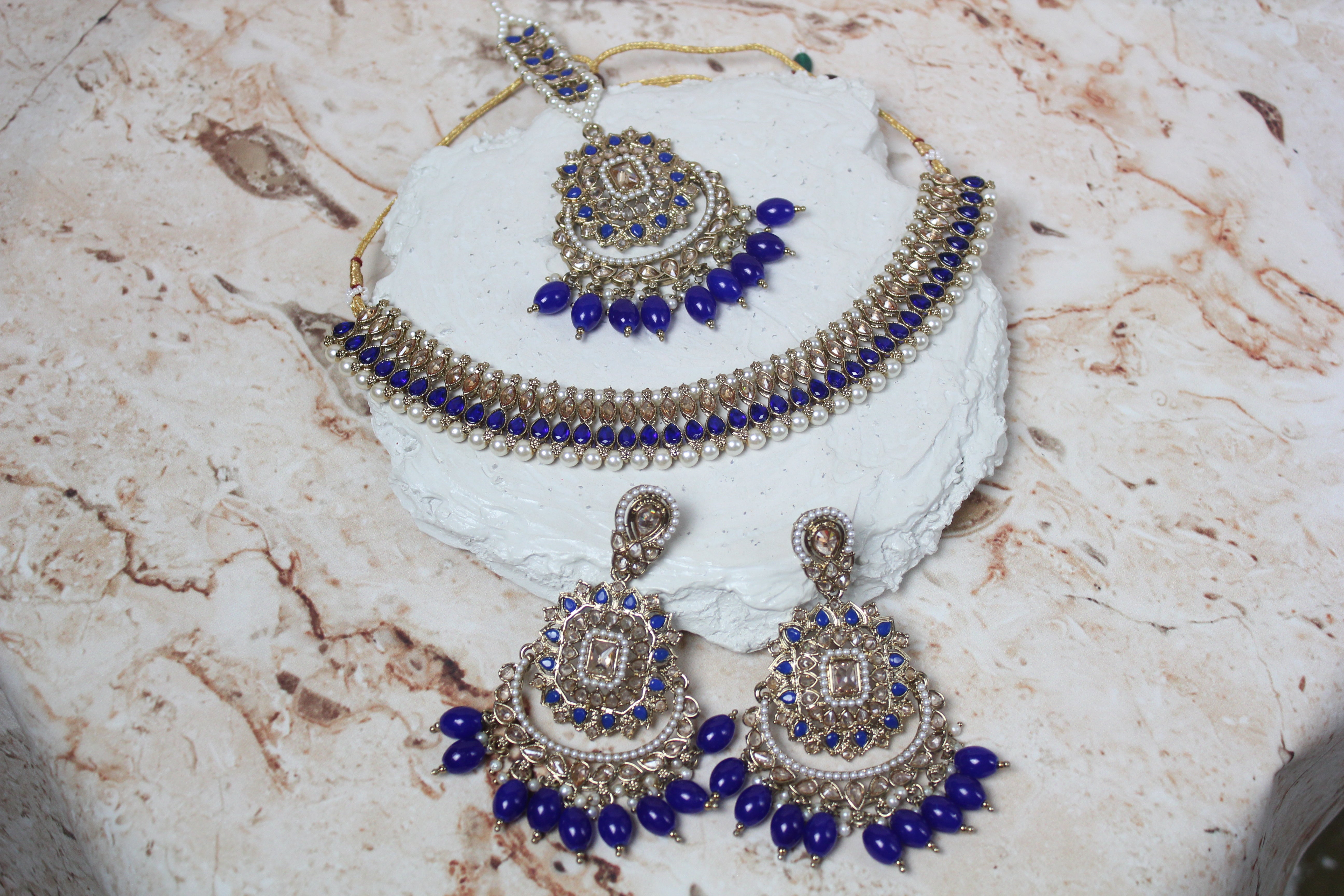 Sadia Necklace Set in Blue