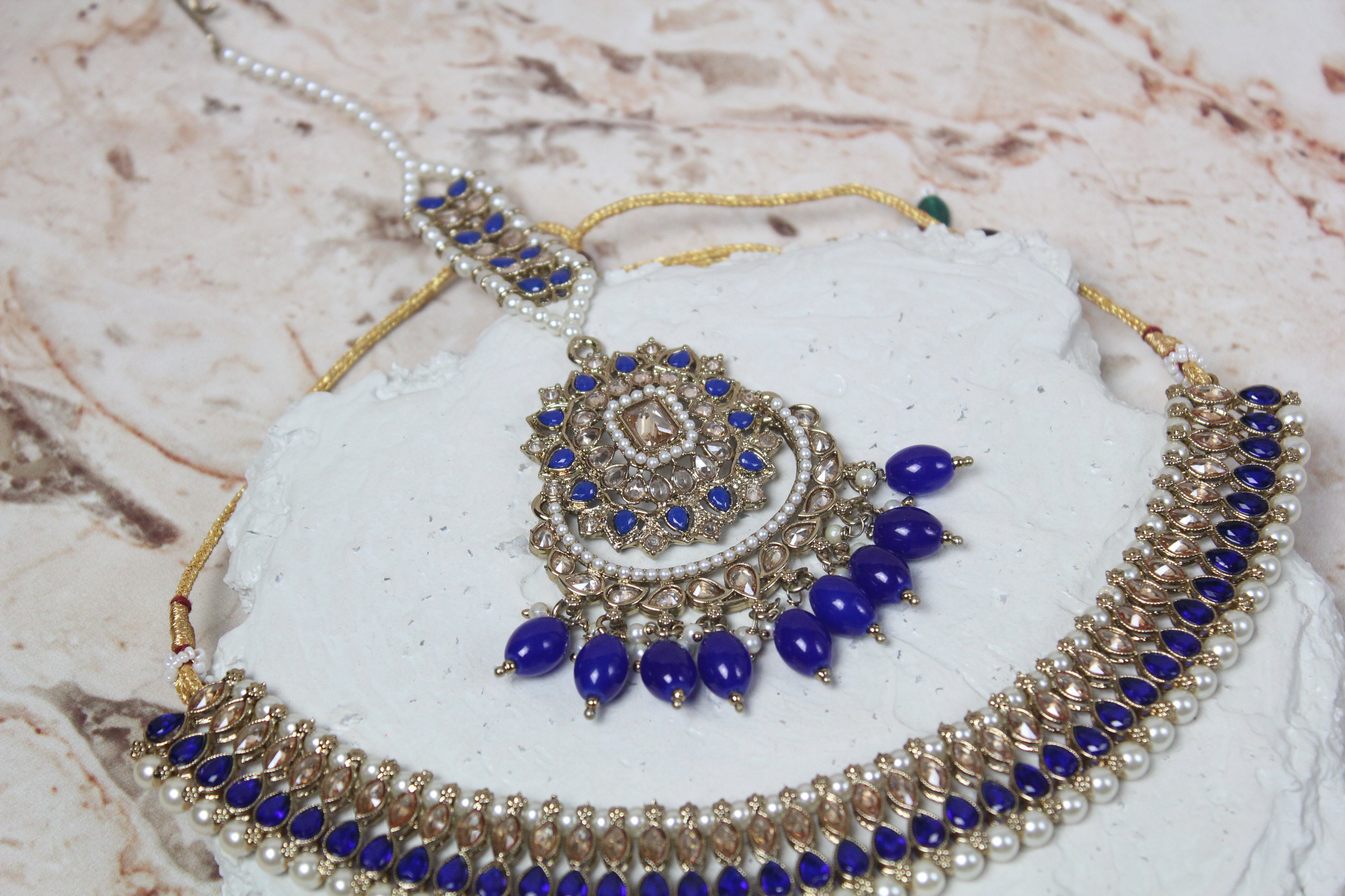 Sadia Necklace Set in Blue