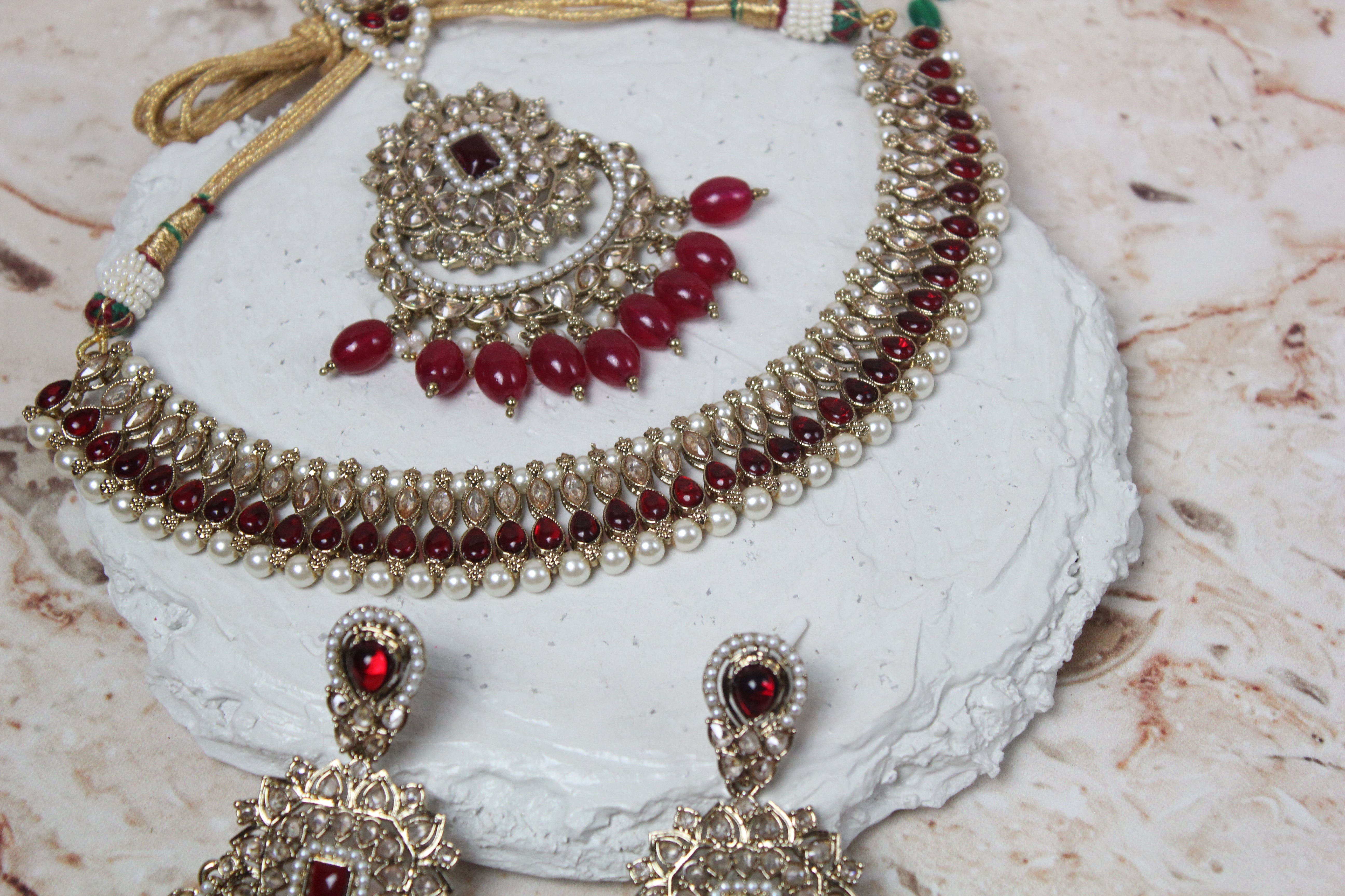 Sadia Necklace Set in Maroon