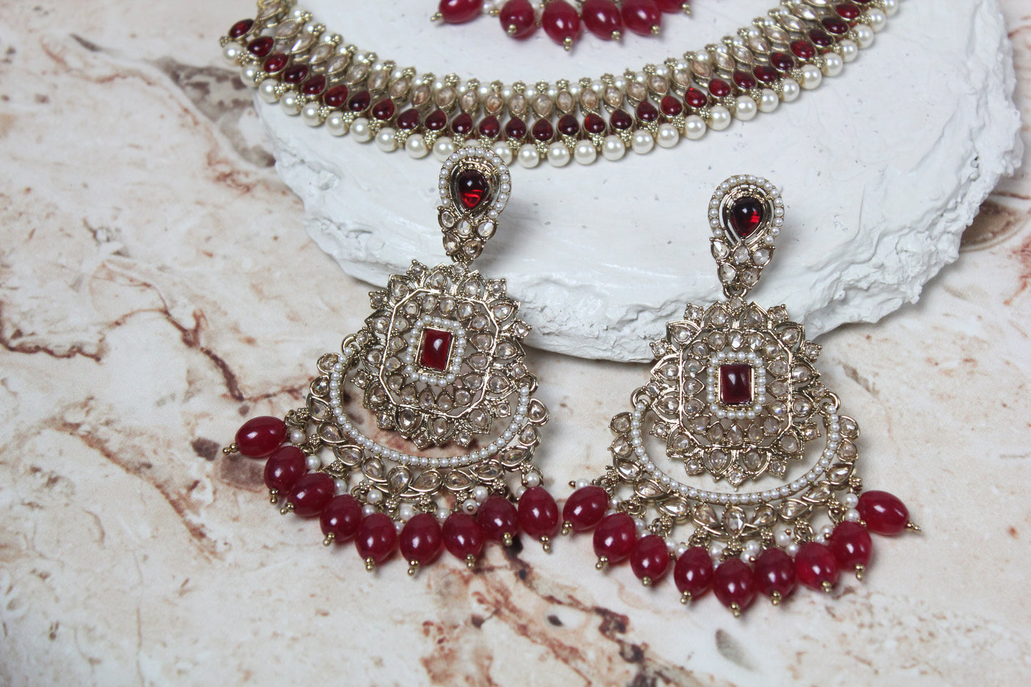 Sadia Necklace Set in Maroon