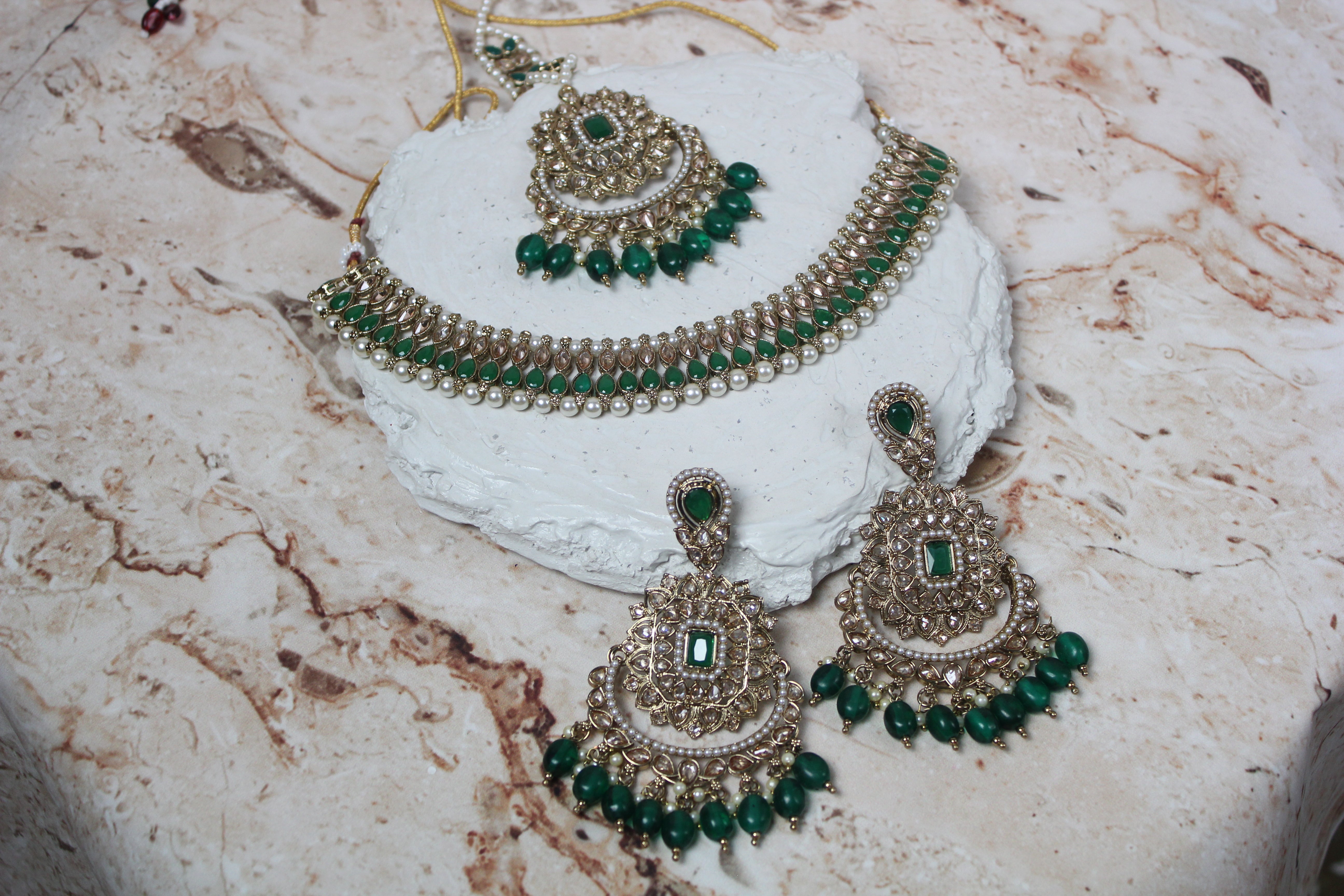 Sadia Necklace Set in Green