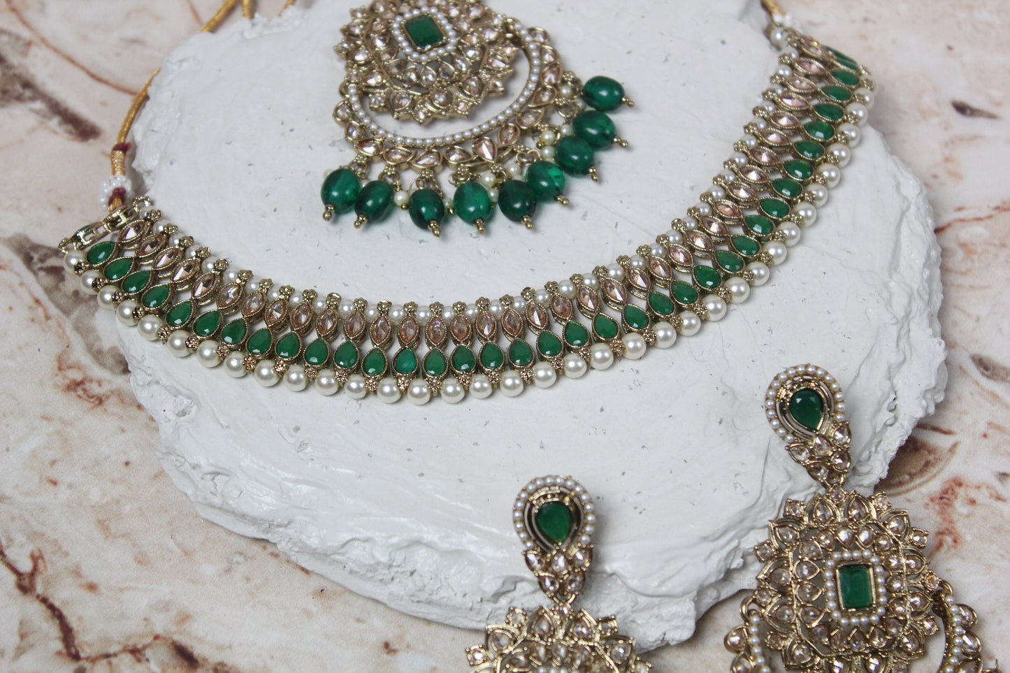 Sadia Necklace Set in Green