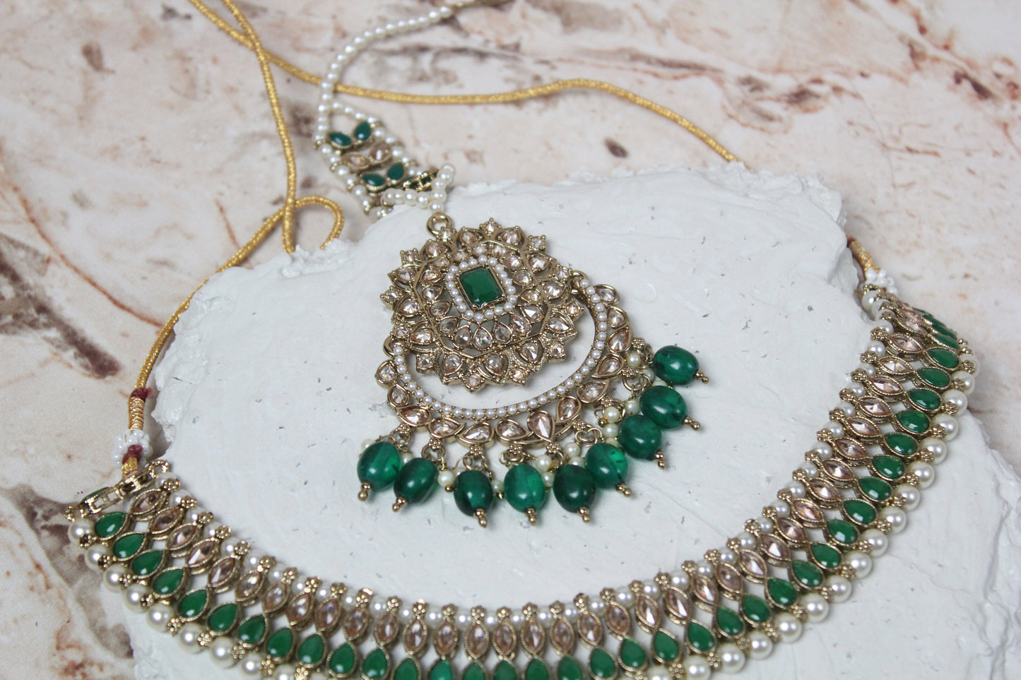 Sadia Necklace Set in Green